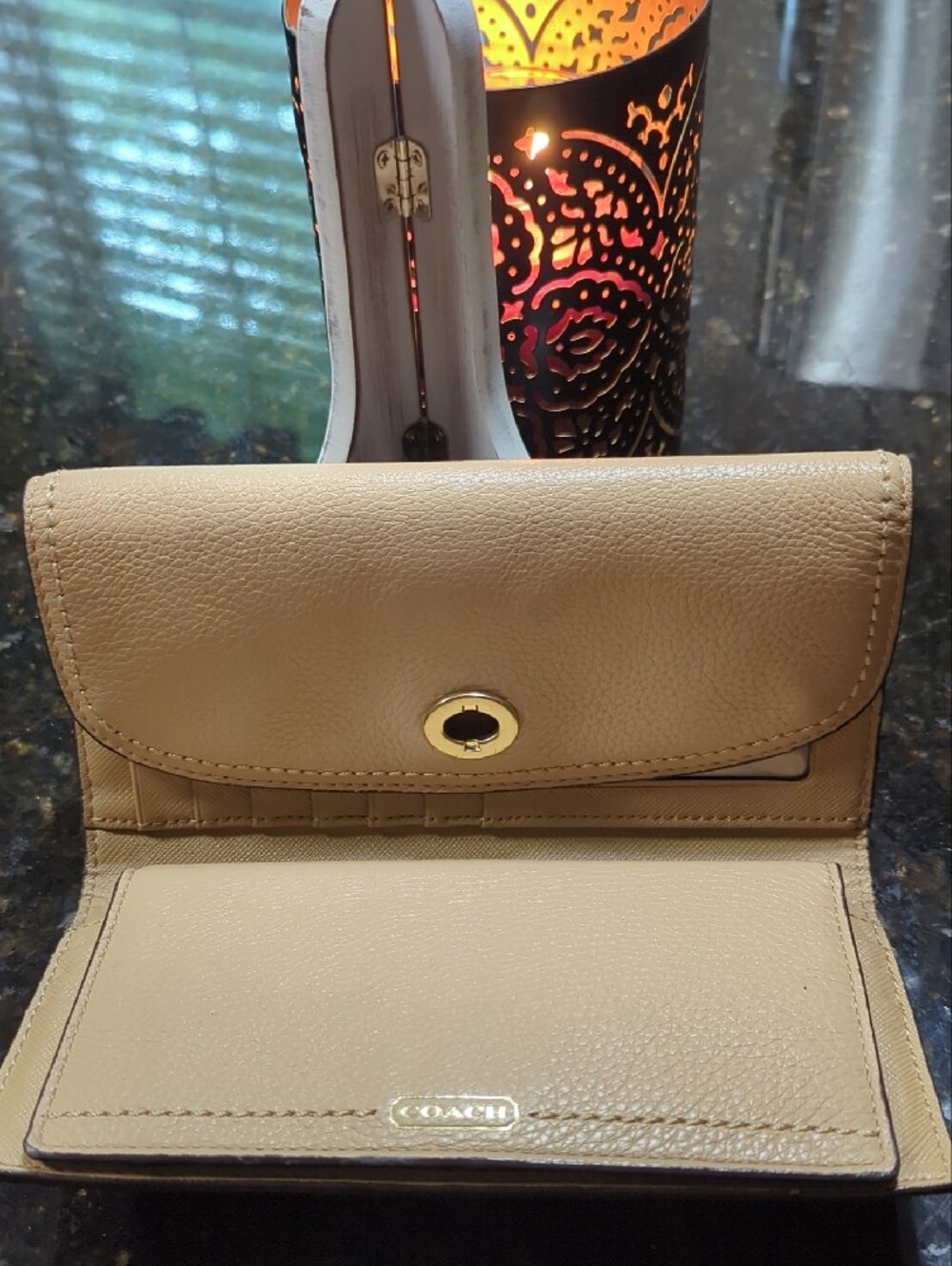 Women's Coach Tan Leather Turn-Lock Wallet Clutch - Picture 2 of 7